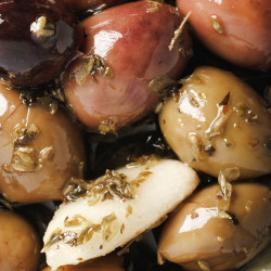 Azeitonas em Azeite com Alho e ervas aromáticas 1
